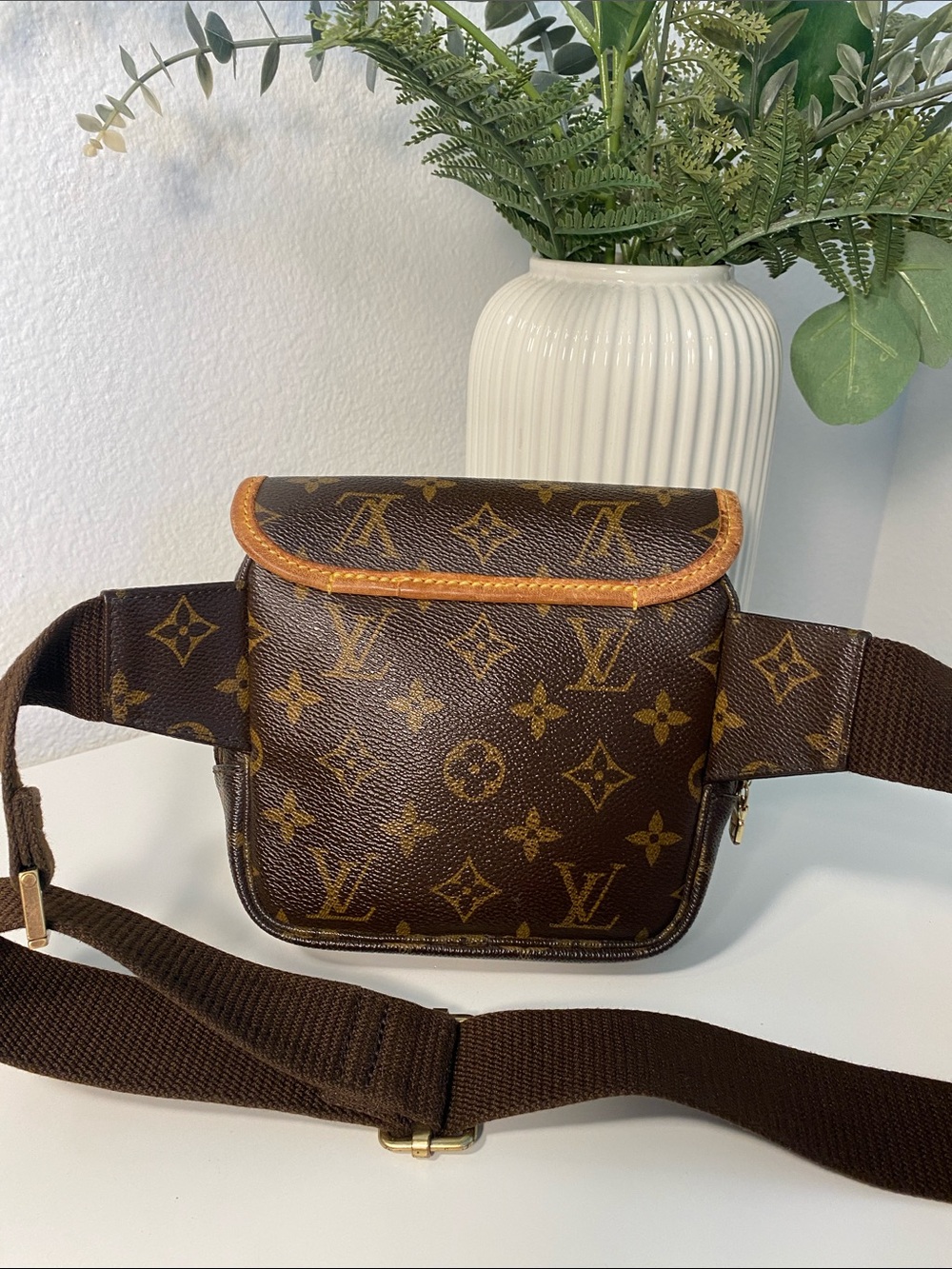 Vintage Louis Vuitton Bosphore Monogram Belt Bag - Picture 3 of 17